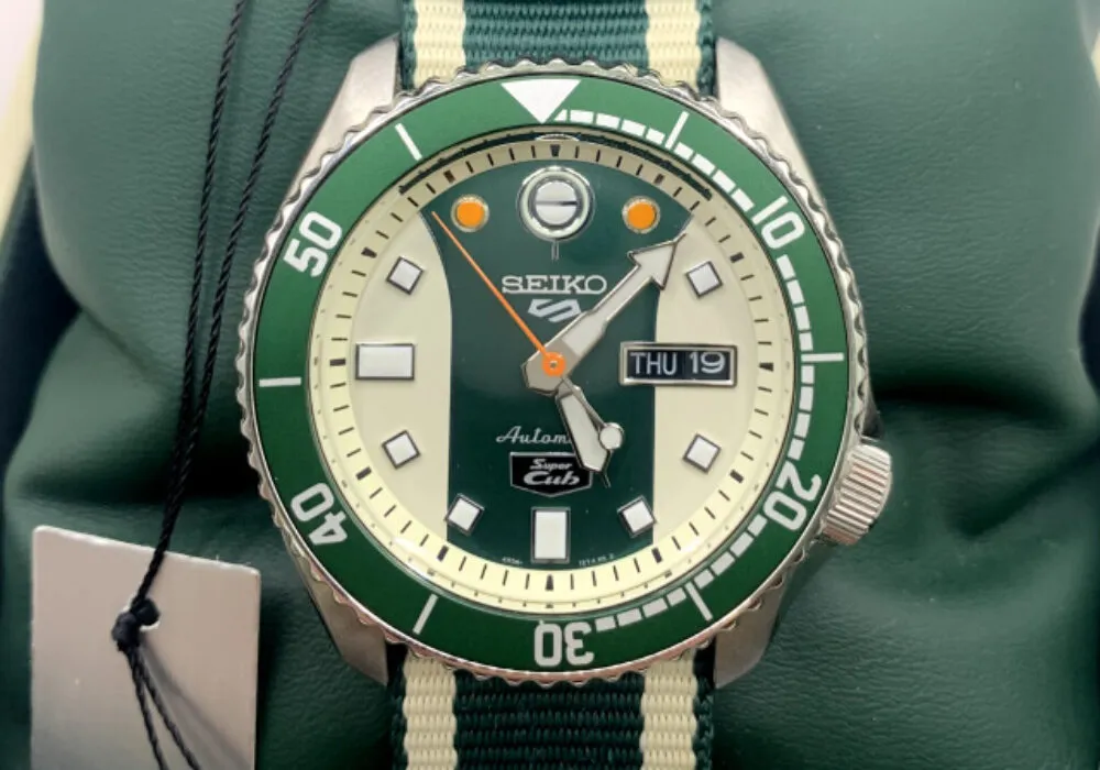 Nouvelle montre disponible miniature